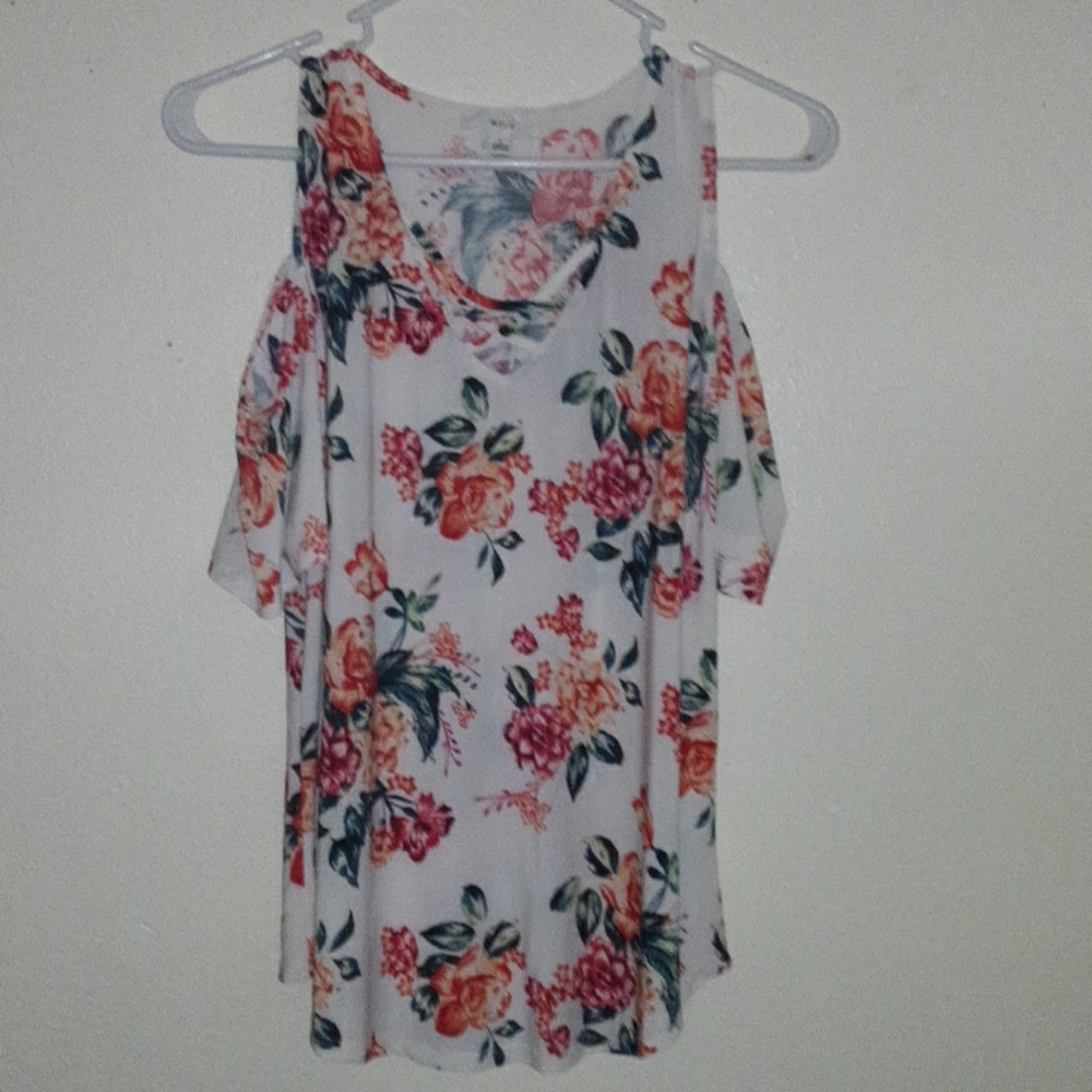 Really pretty top! Just to small for me!!